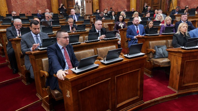 Sednica nastavljena pitanjima